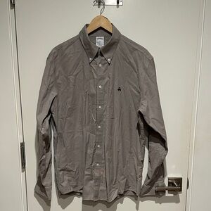 Izod Men's Long-Sleeve Button-Down Shirt in Light Brown
